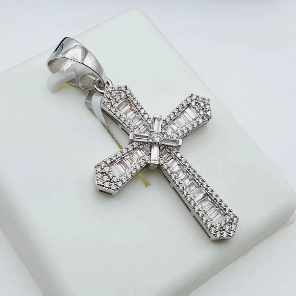 "925 Sterling Silver Plated CZ Pendant, INUS1BR195 - Picture 2 of 9